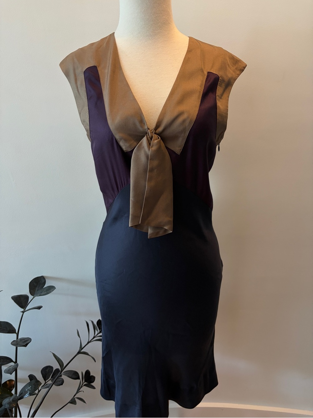 Paul Smith Sleeveless Colorblock Tie-Neck Dress in Taupe, Plum & Navy Size 40